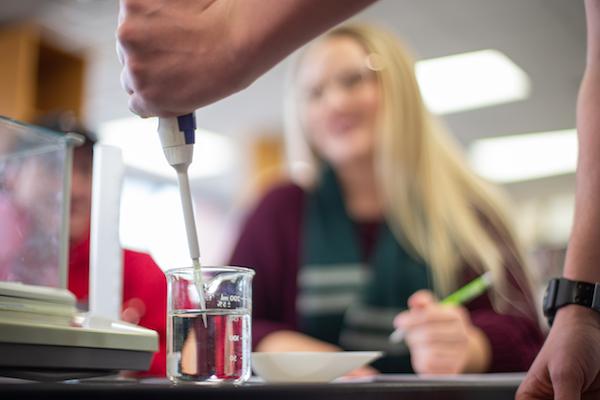 Students work in Sundquist lab